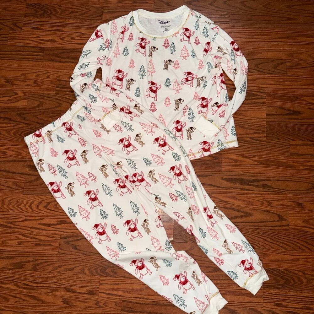 Disney Christmas PJ Set SOFT Featuring Winnie Pooh Size Small